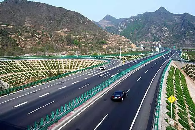 宁陕至石泉高速公路5日正式通车