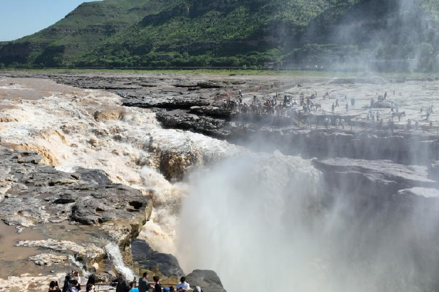 暑期黄河壶口瀑布人气旺