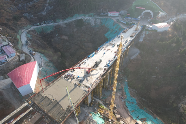 西十高铁建设取得突破性进展