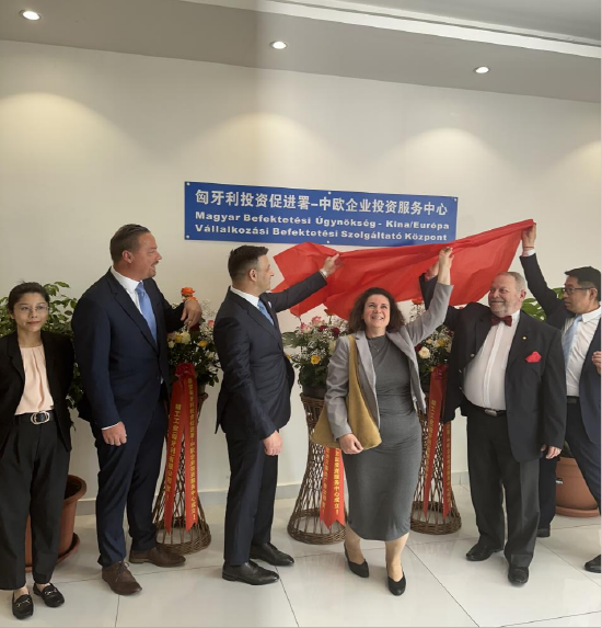 2024年5月13日,匈牙利投资促进署-中欧企业投资服务中心和西浦产业家学院“一带一路”事业部(中东欧)中心在布达佩斯正式运营
