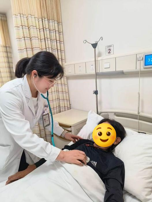 使用掌上心脏超声对患者床旁可视化查房
