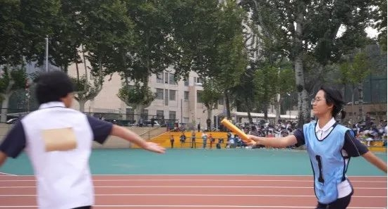 高中组女子接力赛