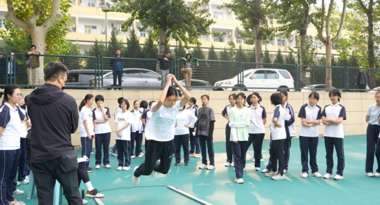 高中女子组立定跳远