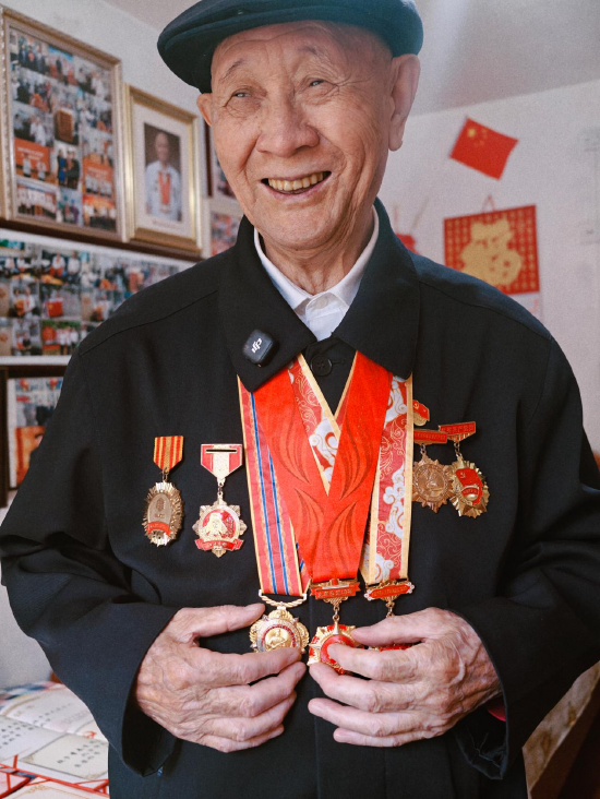 活动照片：抗美援朝老党员李春生老人