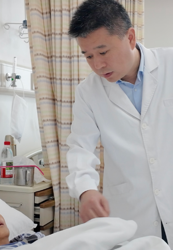 术后张帆主任查房