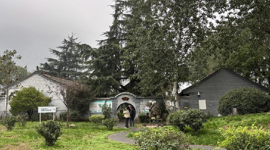 走进吾心伴山奢野山宿，仿佛一下子把我们拉进了孟浩然的朋友圈。