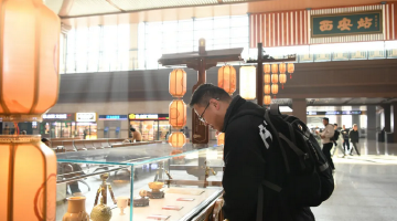 西安站把盛唐12坊搬进候车厅