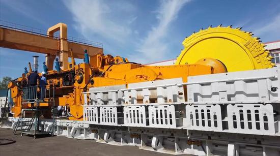 我国首套国产88米超大采高采煤机地面联合试运转成功