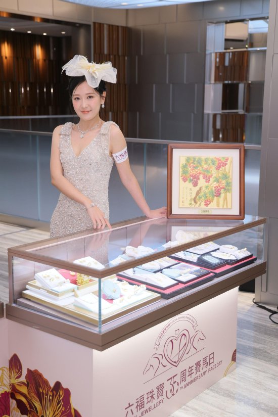 著名模特儿余洁滢小姐