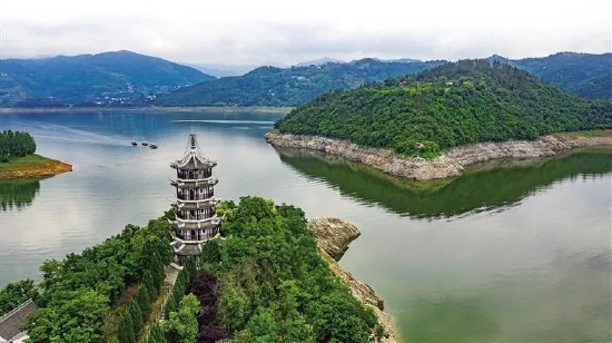 安康瀛湖（资料照片）。记者 赵晨摄