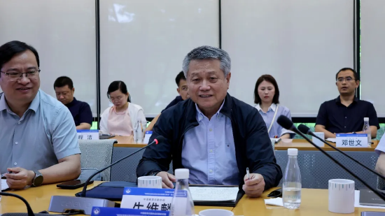中国教育后勤协会常务副会长兼秘书长、后勤研究院院长牛维麟讲话