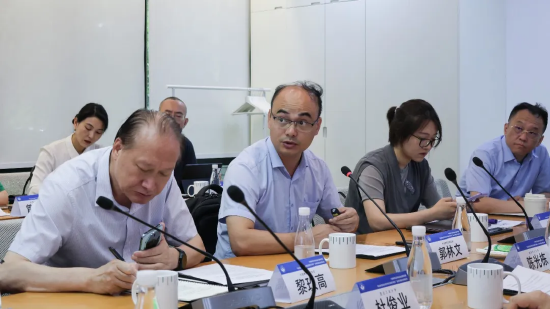 后勤研究院研究员郭林文作《智慧食堂建设现状和发展模式路径研究》专项汇报