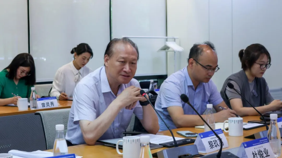 中国教育后勤协会副会长兼常务副秘书长、后勤研究院常务副院长黎玖高讲话