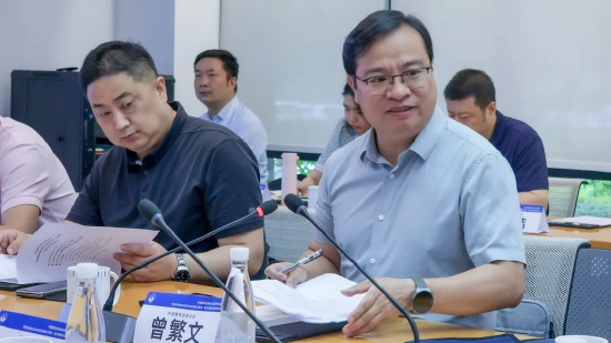 本次座谈会由中国教育后勤协会后勤研究院副院长曾繁文主持