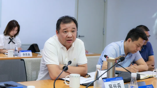 陕西教育后勤协会伙食管理专业委员会秘书长、西安交通大学后勤保障部副部长吴兴兵作陕西省教育后勤协会及伙食管理专业委员会情况介绍