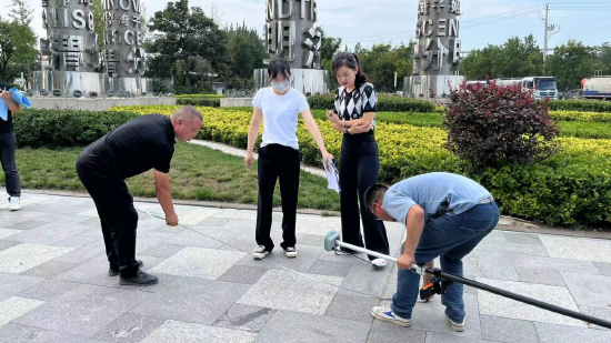 (西安市高陵区数据和行政审批服务局与城市管理执法局工作人员开展现场联合勘验)