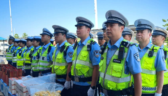 酷暑送暖敬坚守 警民同心护平安——多方公益力量慰问铜川一线