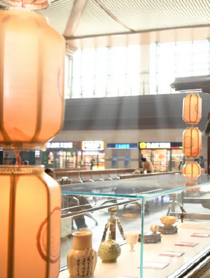 西安站把盛唐12坊搬进候车厅