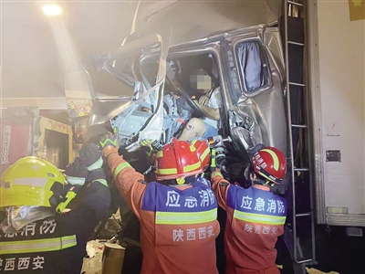 两天三起交通事故 雨天行车注意安全