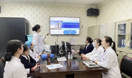 提升导医服务质量 我们在路上_新浪陕西_新浪网
