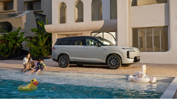 “纯平车门+隐藏水切”设计