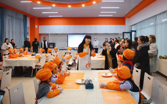 邀请家长观摩学校特色社团
