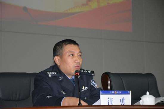 公安楷模西安市公安局韩森寨派出所副所长汪勇为大家讲了自己的先进