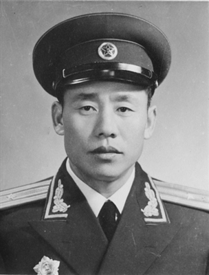 1955年首次授衔,张春礼被授予少校军衔.