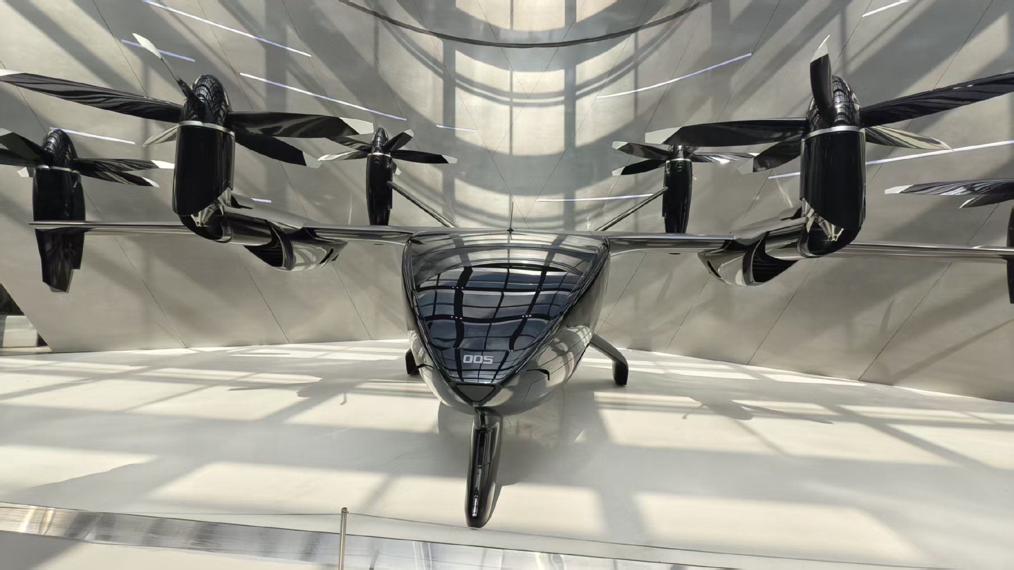 巡航速度超360公里/小时!小鹏展示新款飞行汽车汇天A868