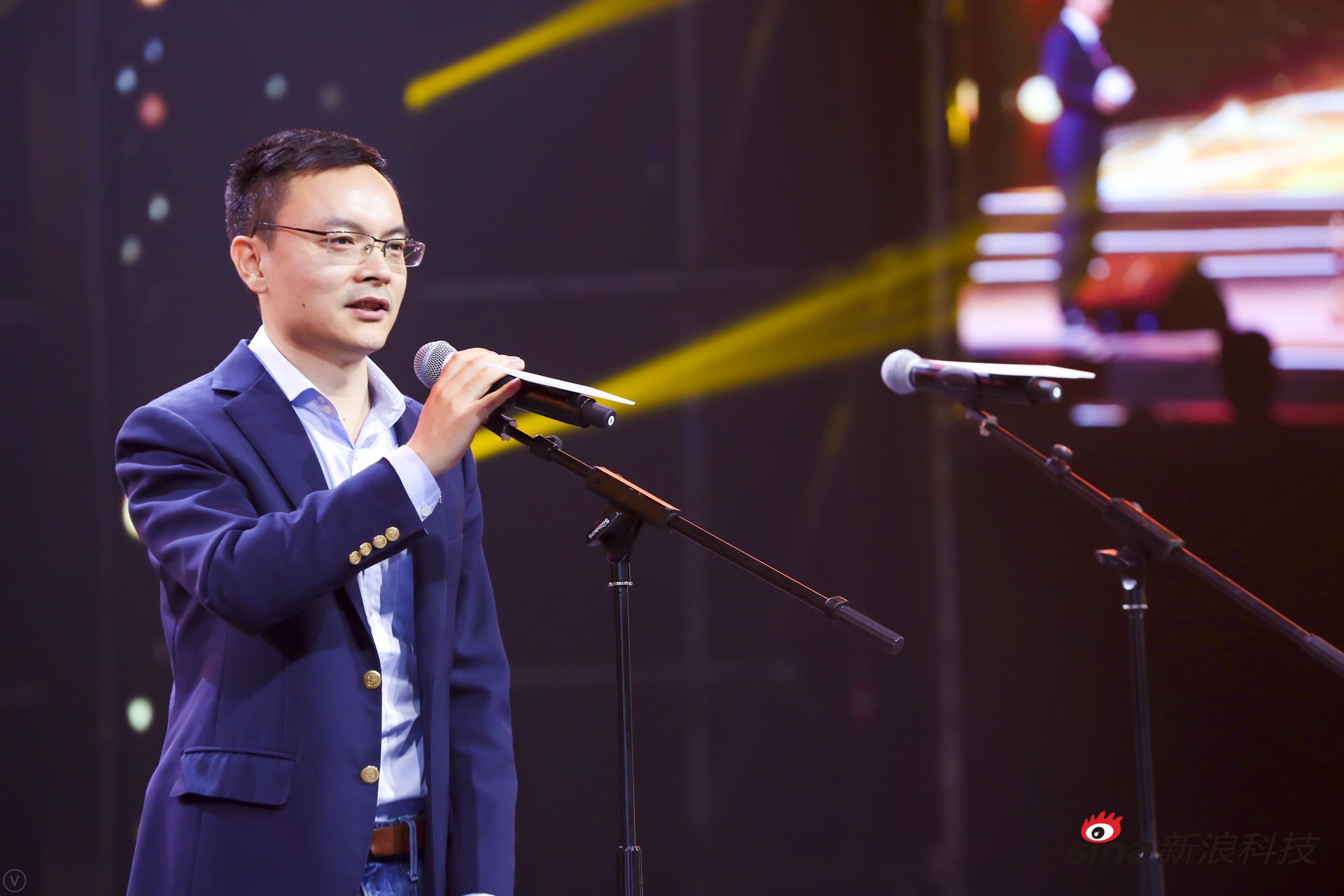 晨兴资本合伙人袁野等为刘芹送上祝贺