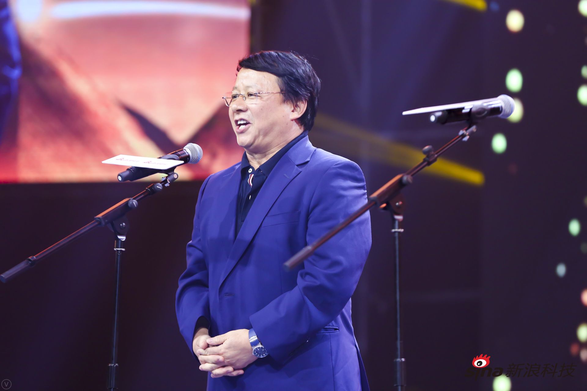 熊晓鸽现场精彩献唱《我爱你中国》