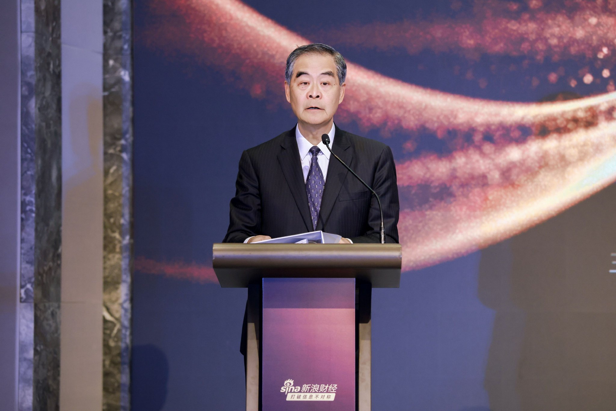 2026新浪全球资本峰会丨全国政协副主席、香港特别行政区前行政长官梁振英先生出席并致开幕辞
