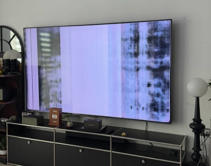 （消费者拍摄的出故障的创维电视）