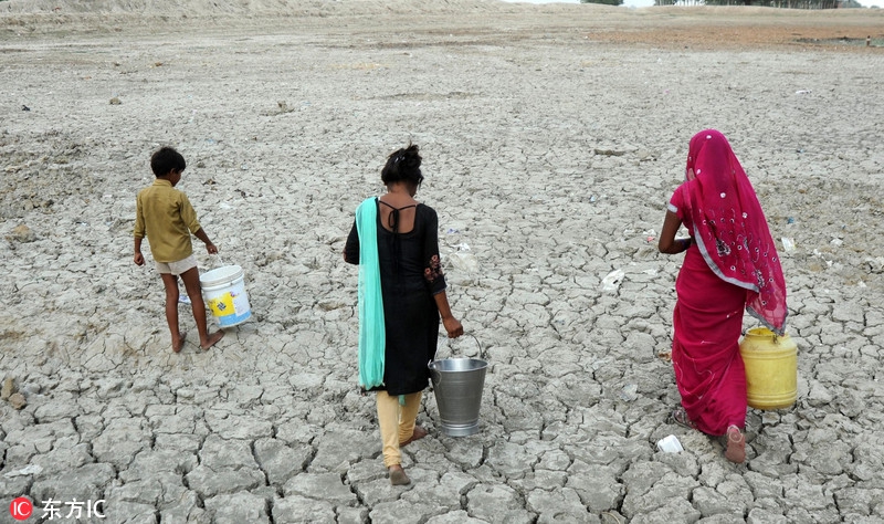 印度北方邦干旱:地表龟裂触目惊心