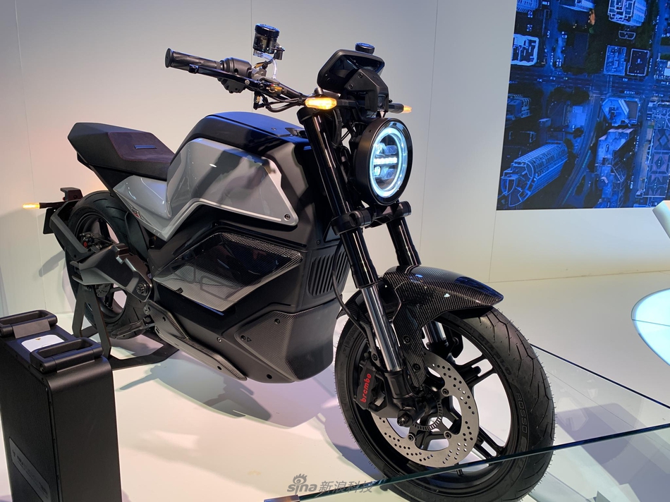 ces2020小牛5g跨骑电动摩托车rqi展示