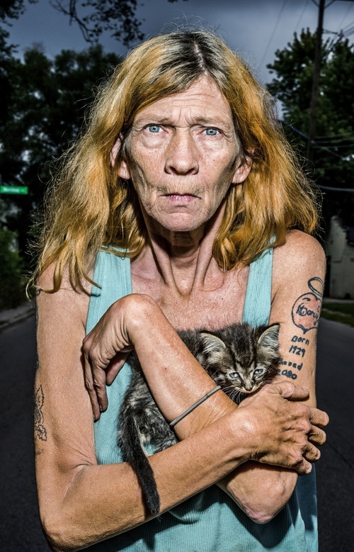 马格南摄影师硬闪捕捉丑陋面孔 来自街头的真实