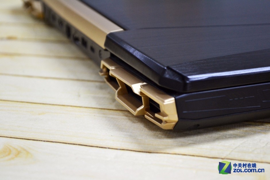 搭载机械键盘 机械革命深海泰坦x7ti-s图赏