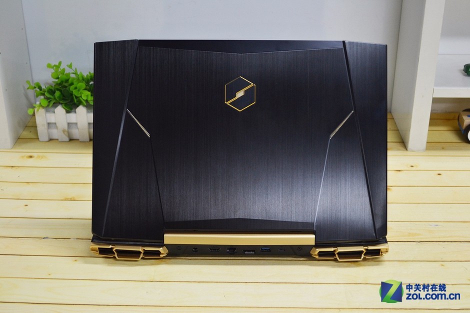 搭载机械键盘 机械革命深海泰坦x7ti-s图赏