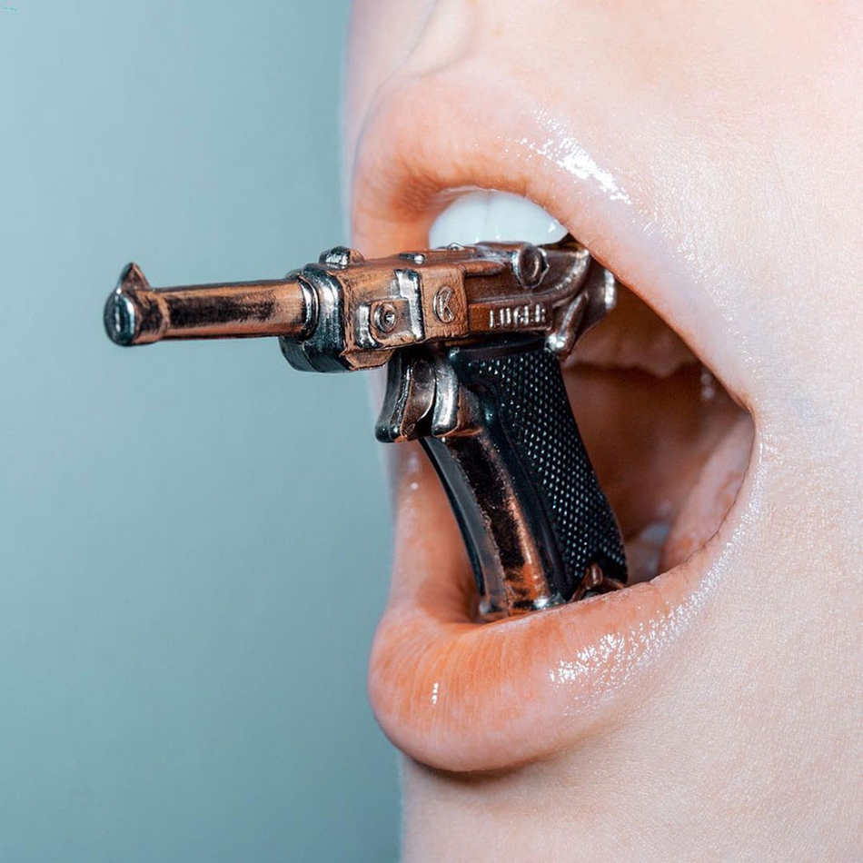 性感嘴唇挑战大胆戏剧性创意拍摄 诠释浮夸画面