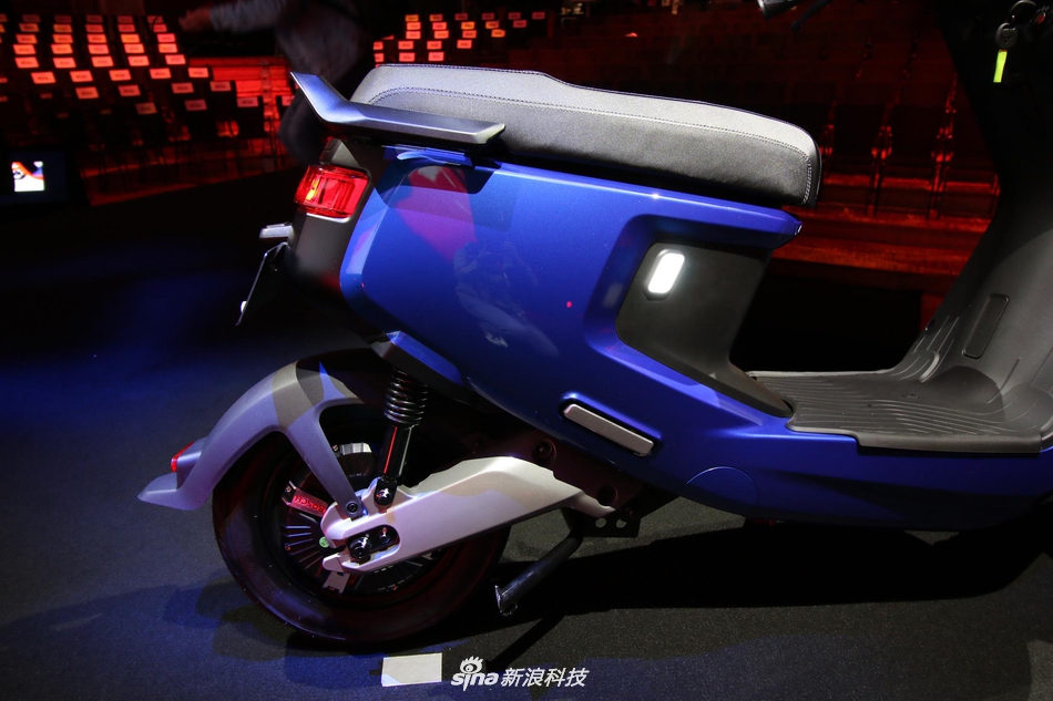 小牛m  pro电动车开箱实拍