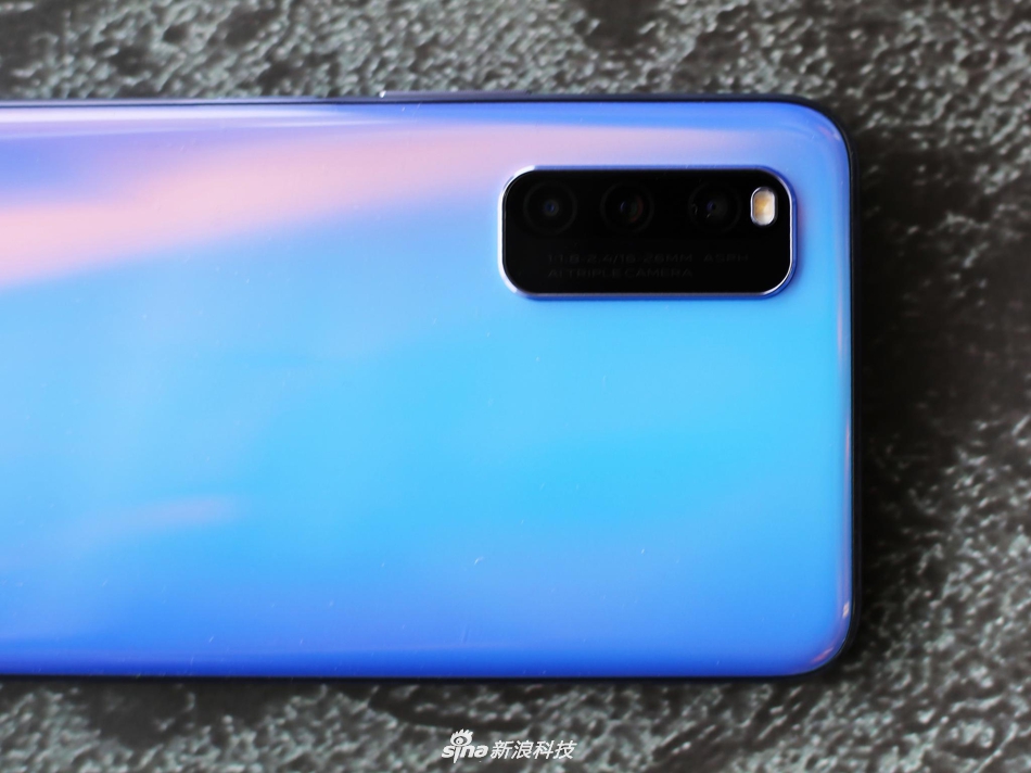 iqoo z1幻彩流星开箱图赏:星空的颜色在手中