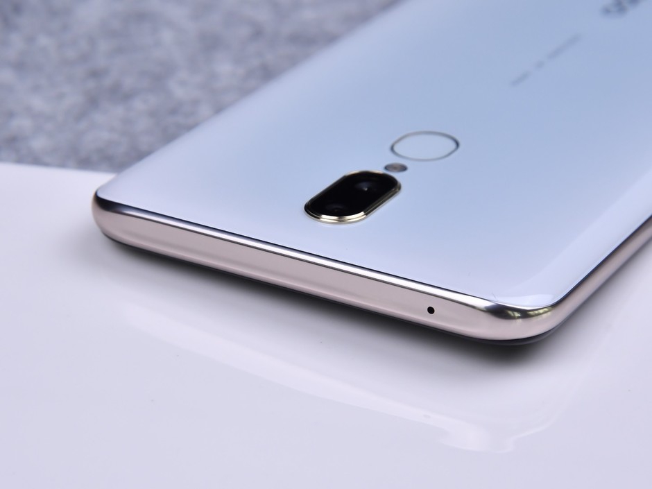 oppo a9图赏 全面屏手机中少见的大屏幕