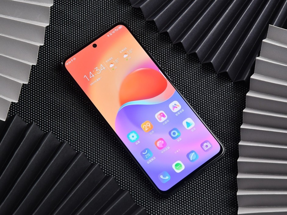 支持144hz高刷的自拍手机 中兴s30 pro精美图赏_高清图集_新浪网