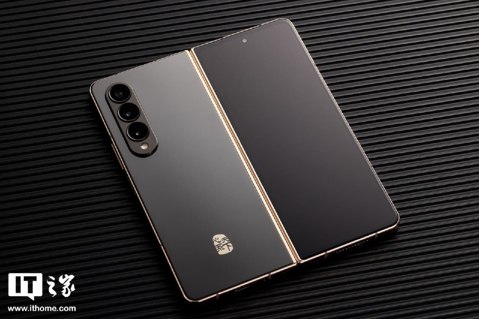 三星心系天下w23手机图赏黑金折叠奢华尊贵