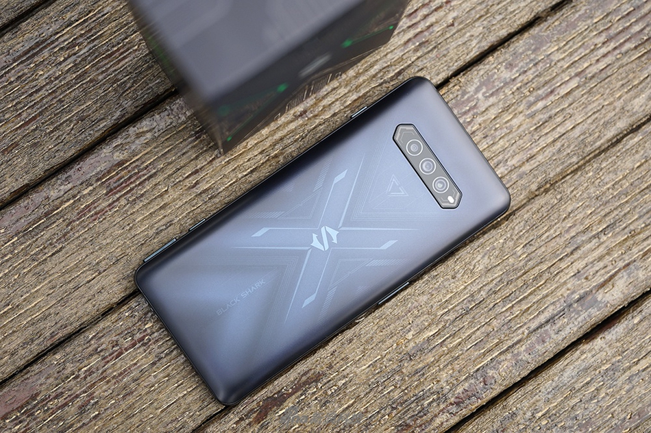 黑鲨4系列手机图赏:全系配备机械肩键,120w闪充_高清图集_新浪网