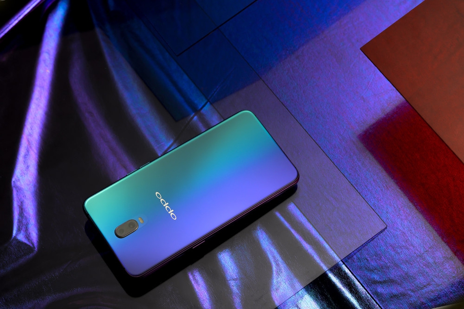 oppo r17手机图赏:拨动心弦的雾光渐变色