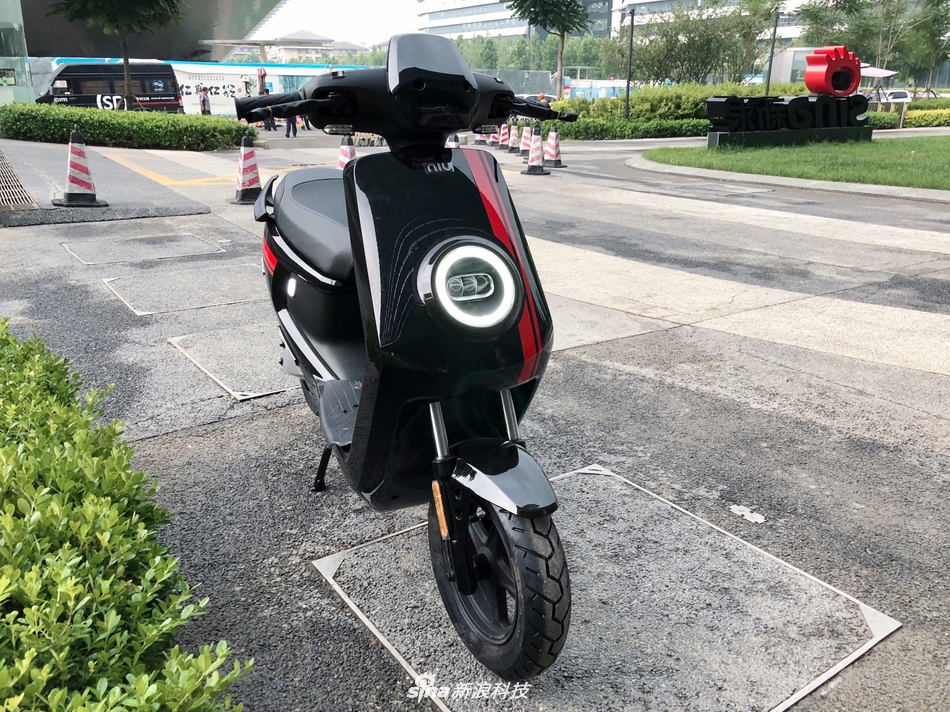 小牛m  pro电动车开箱实拍