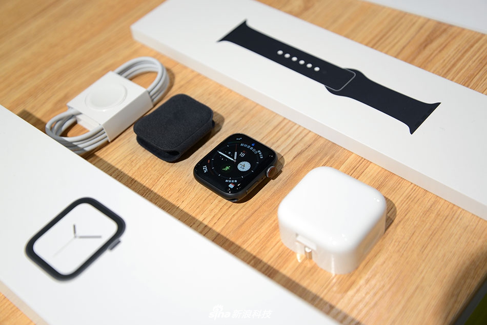 苹果Apple Watch Series 4开箱图赏:腕上的全面屏