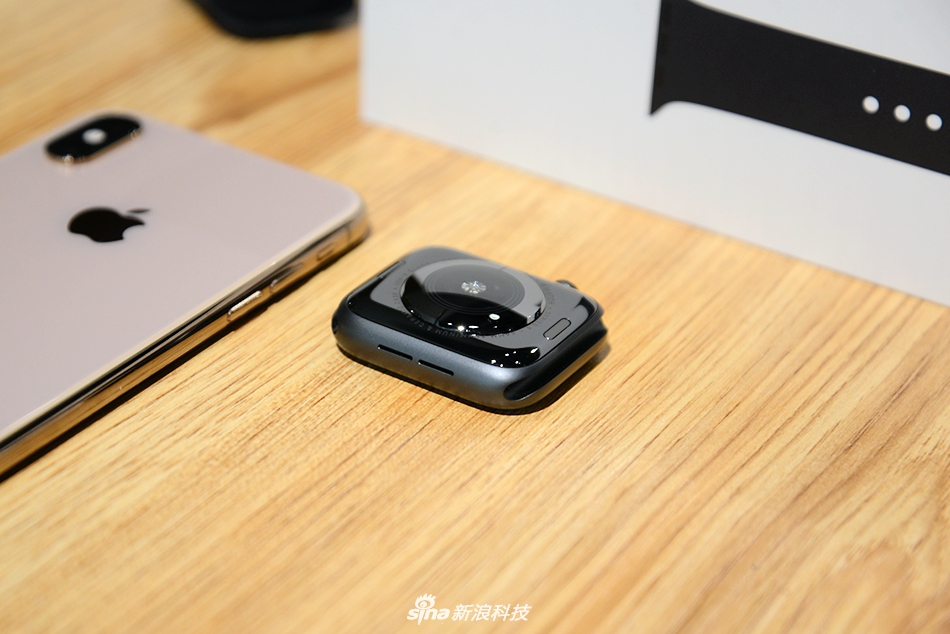 苹果Apple Watch Series 4开箱图赏:腕上的全面屏