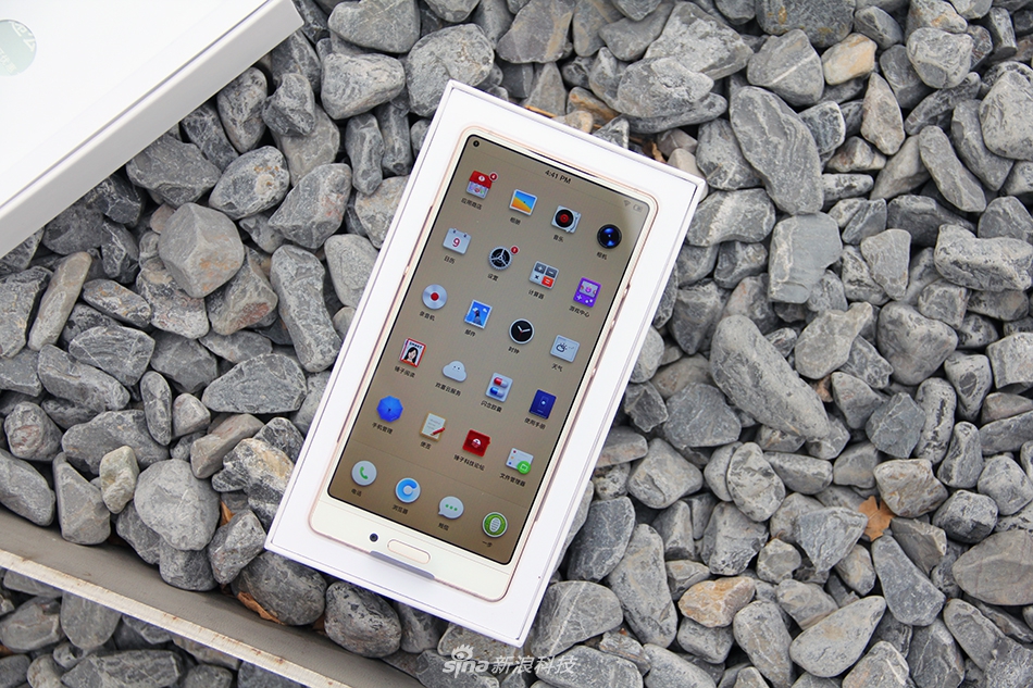 千元全面屏新成员 坚果3开箱图赏